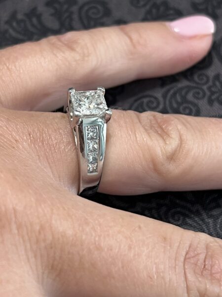 1.85 Carat H I1 Princess Natural Diamond Diamond Ring - Image 4