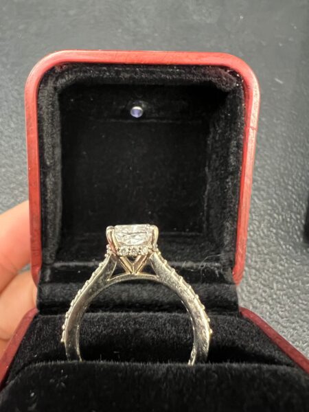 IGI 2.08 Carat E VVS2 Cushion Lab Grown Diamond Ring - Image 3