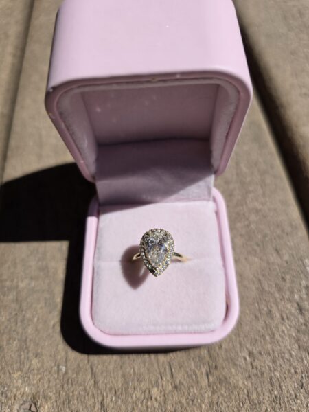 IGI 2.50 Carat E VS1 Pear Lab Grown Diamond Ring