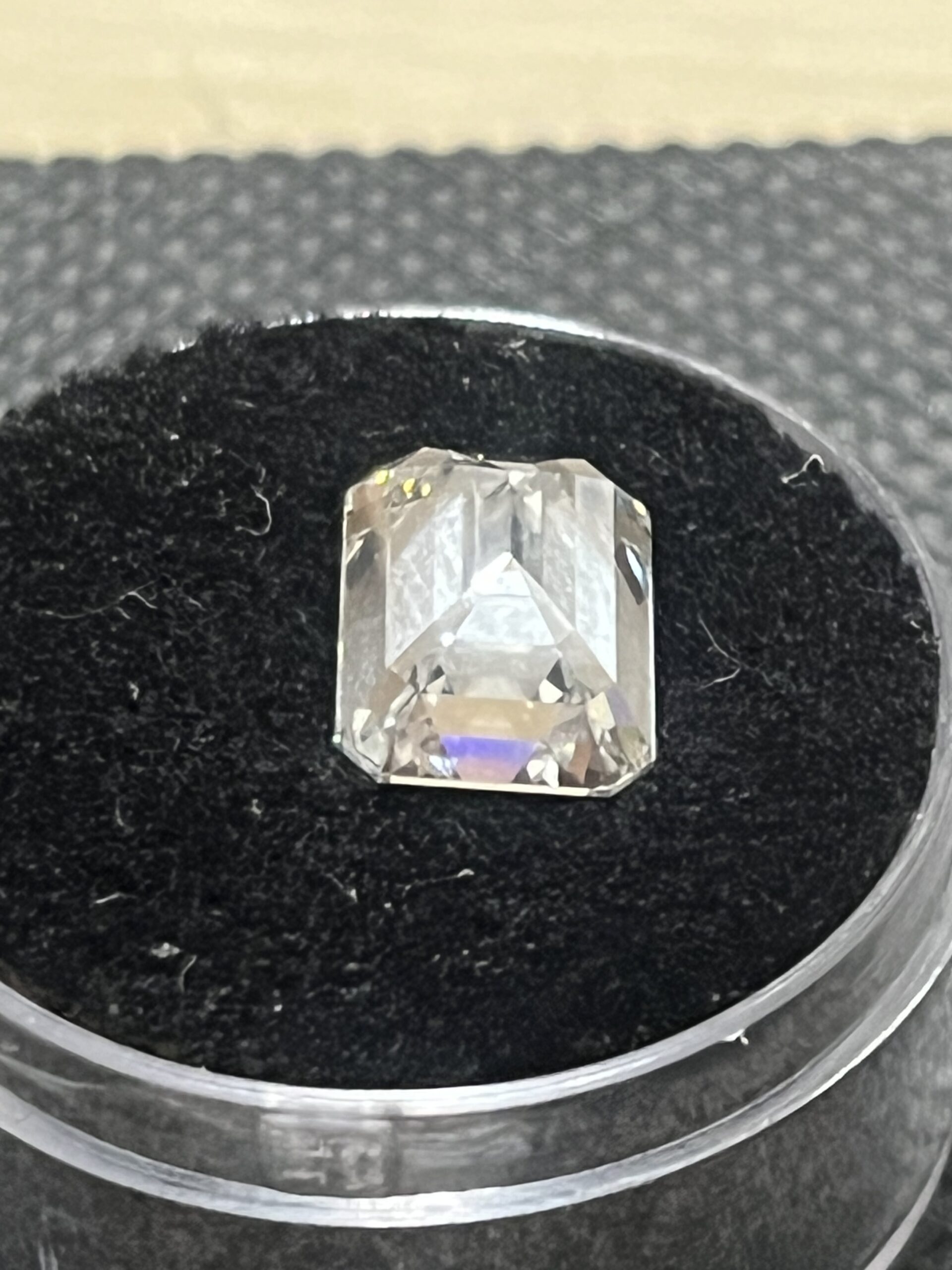 IGI 4.09 Carat G VS2 Emerald Lab Grown Diamond Loose Diamond - Image 5