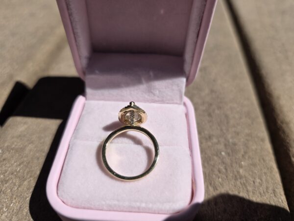 IGI 2.50 Carat E VS1 Pear Lab Grown Diamond Ring - Image 3