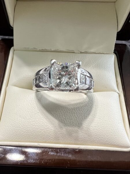 1.85 Carat H I1 Princess Natural Diamond Diamond Ring