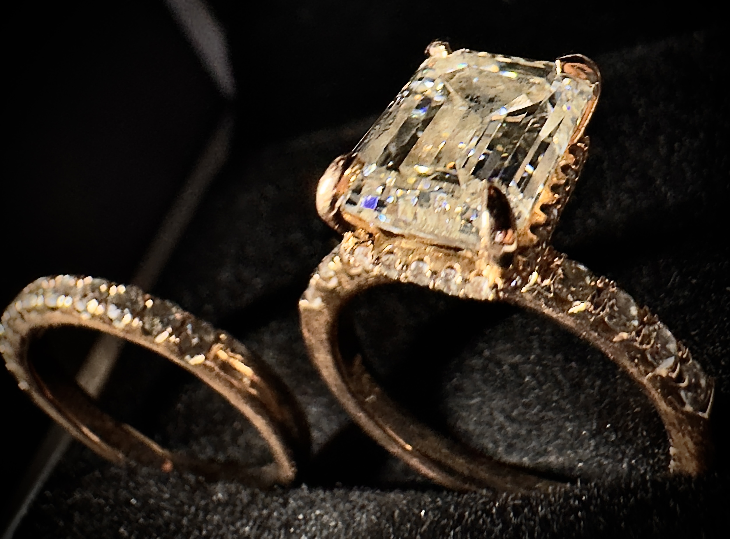 Not Sure/Unknown 3.01 Carat J VS1 Emerald Natural Diamond Diamond Ring - Image 2