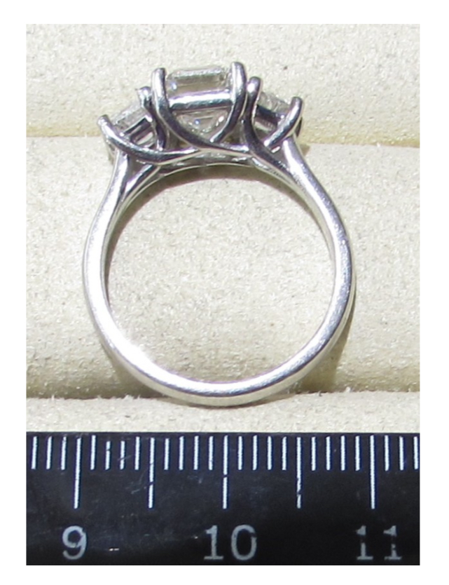 IGI 1.86 emerald & two 0.5 trapezoid Carat H VVS1 Emerald Lab Grown Diamond Ring - Image 10