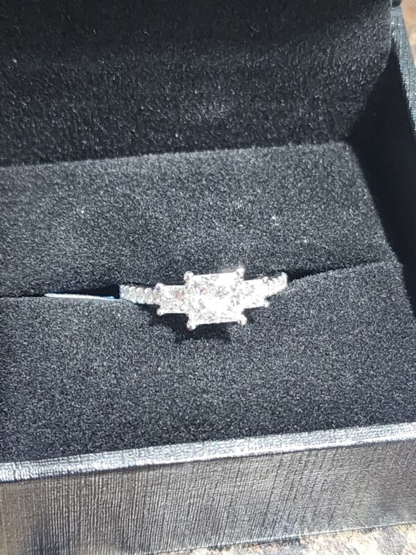 Not Sure/Unknown 1.5 Carat F VVS2 Princess Lab Grown Diamond Ring - Image 1