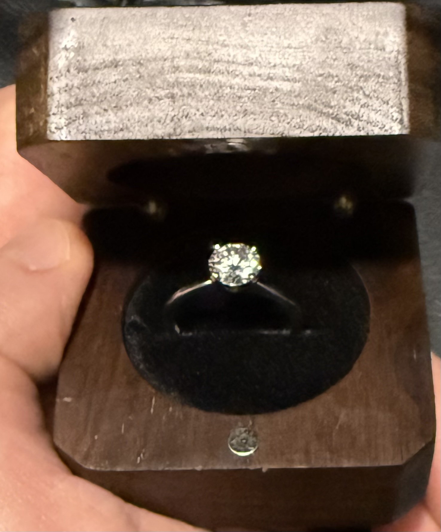 IGI 1.05 Carat D VVS2 Cushion Lab Grown Diamond Ring - Image 3