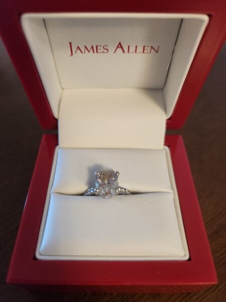 IGI 2.23 Carat F VVS2 Oval Lab Grown Diamond Ring - Image 2