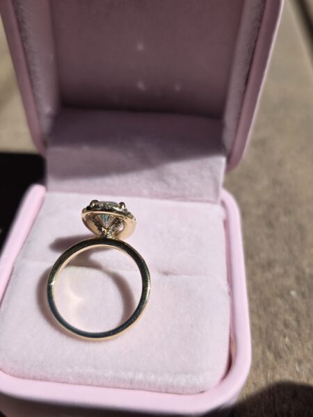 IGI 2.50 Carat E VS1 Pear Lab Grown Diamond Ring - Image 5
