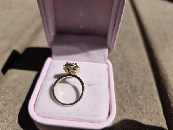 IGI 2.50 Carat E VS1 Pear Lab Grown Diamond Ring - Image 5