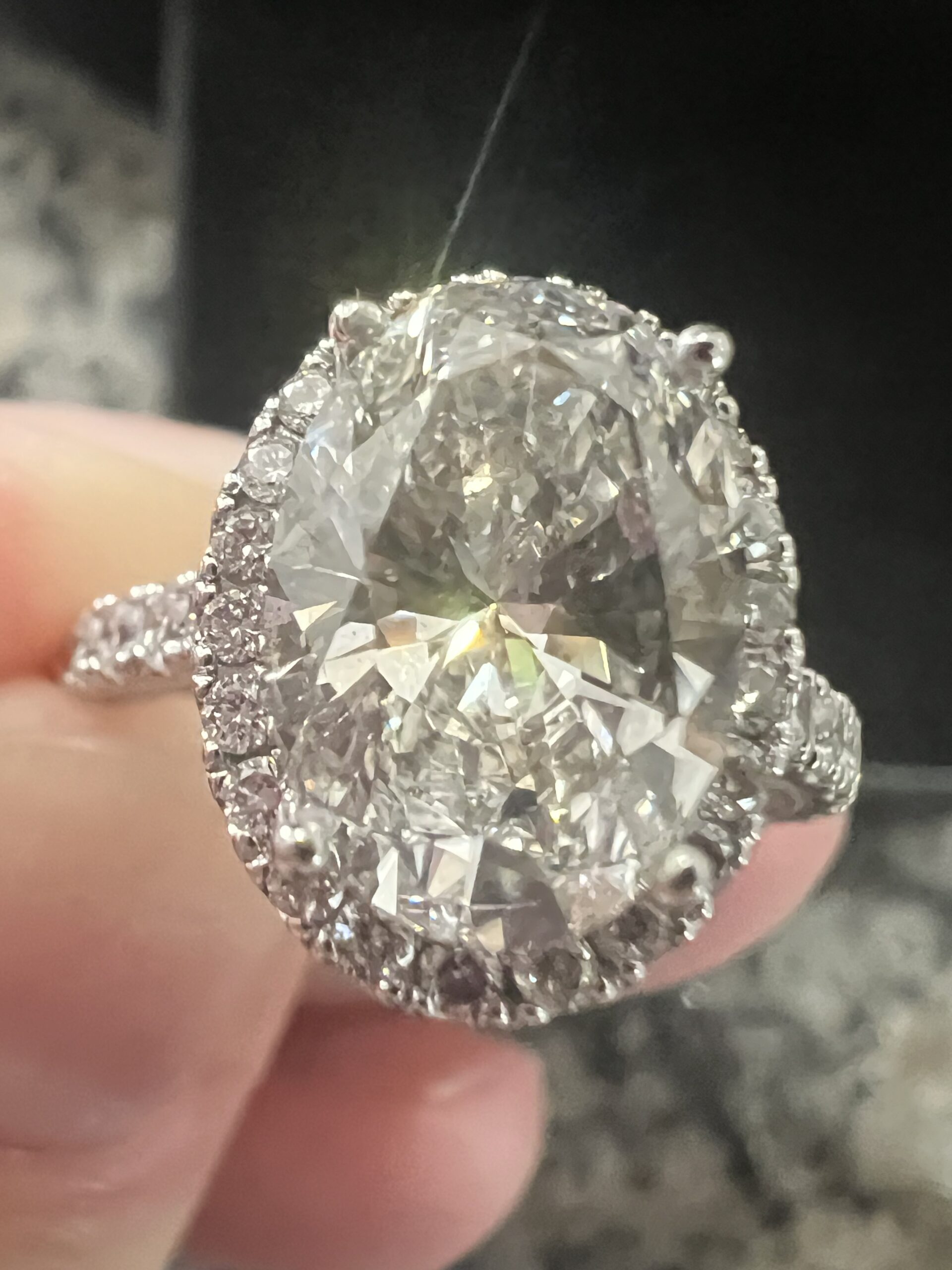 IGI 4 Carat F VS1 Oval Lab Grown Diamond Ring - Image 4