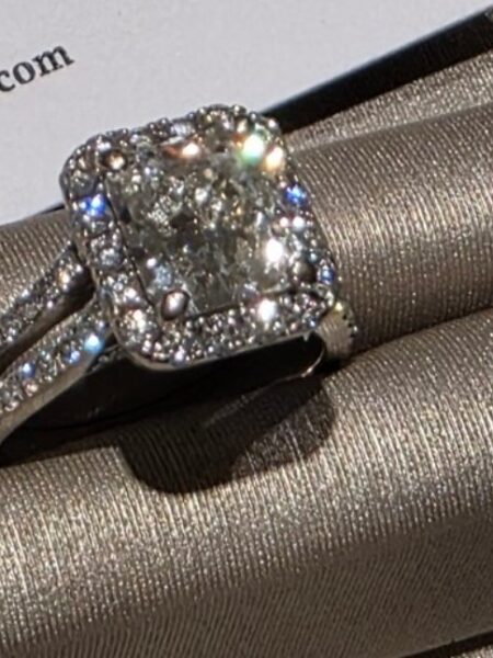 EGL 2.7 Carat I VS2 Radiant Natural Diamond Diamond Ring - Image 4