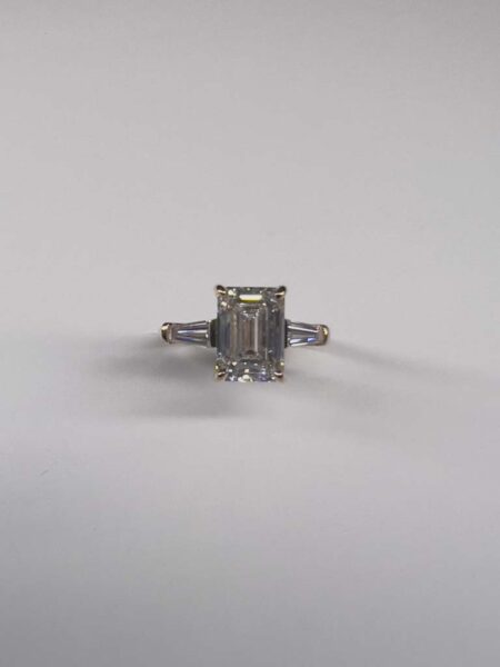 IGI 2.92 Carat G VVS2 Emerald Lab Grown Diamond Ring - Image 13