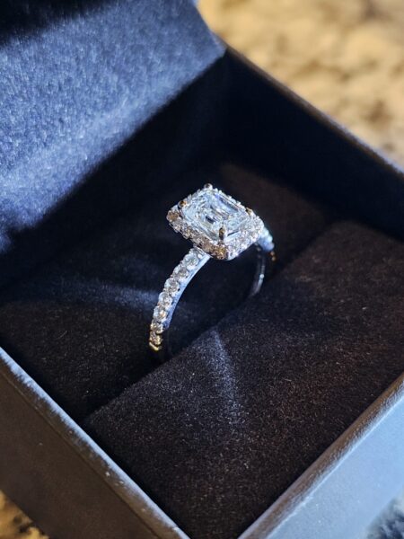 Not Sure/Unknown 1.5 Carat E VS2 Emerald Lab Grown Diamond Ring
