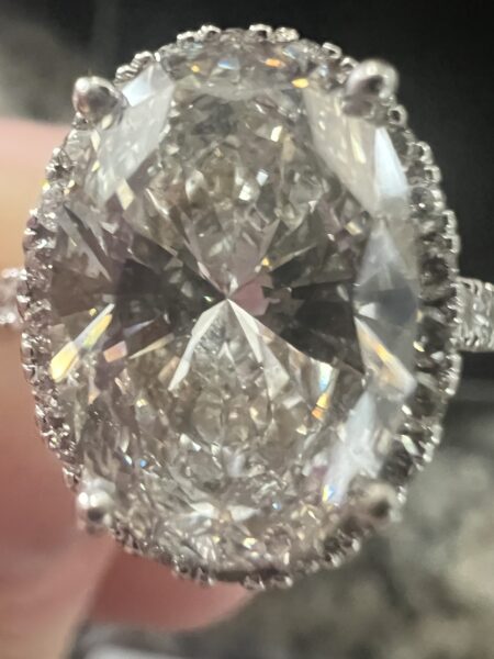 IGI 4 Carat F VS1 Oval Lab Grown Diamond Ring - Image 2
