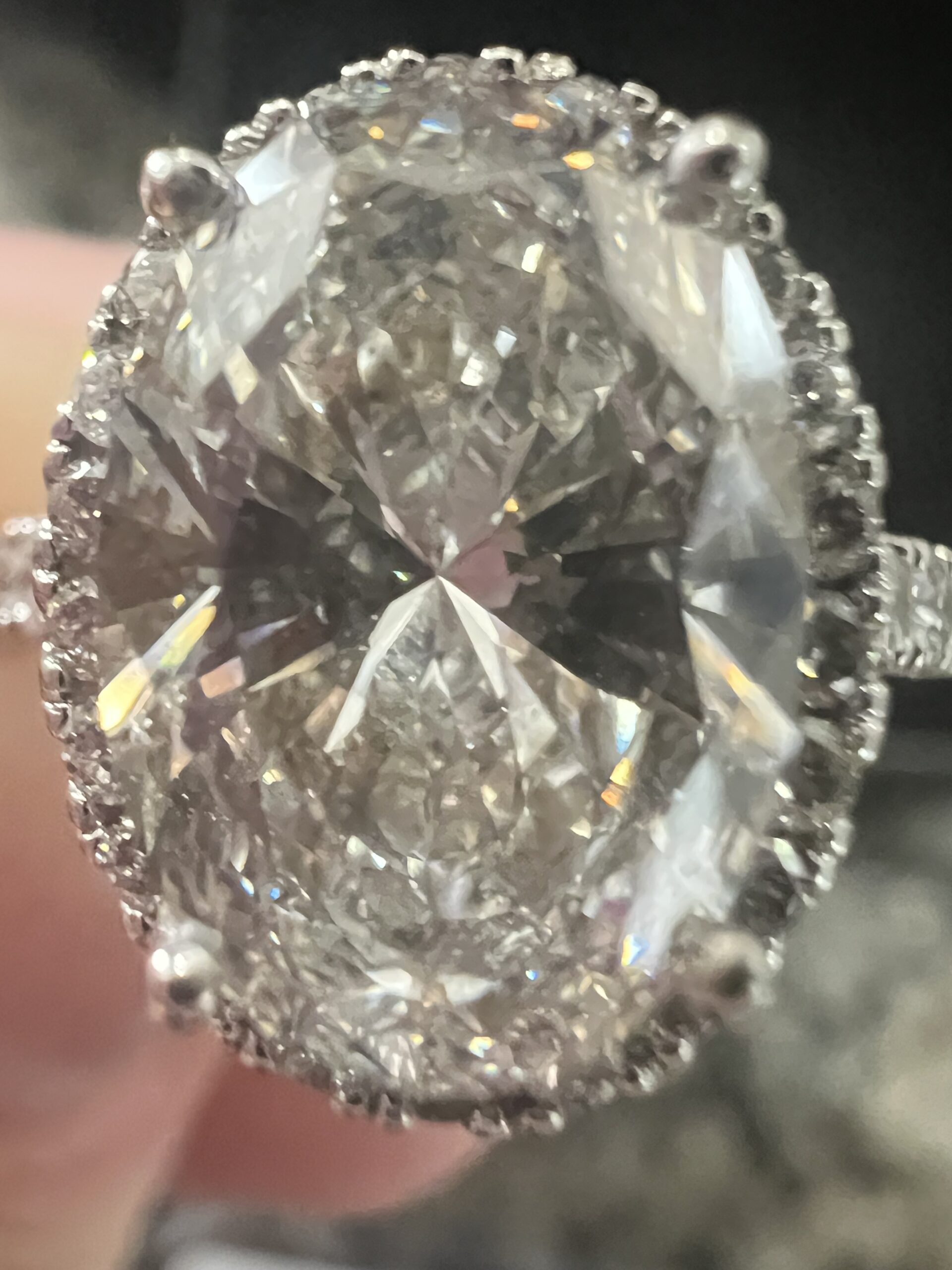 IGI 4 Carat F VS1 Oval Lab Grown Diamond Ring - Image 2