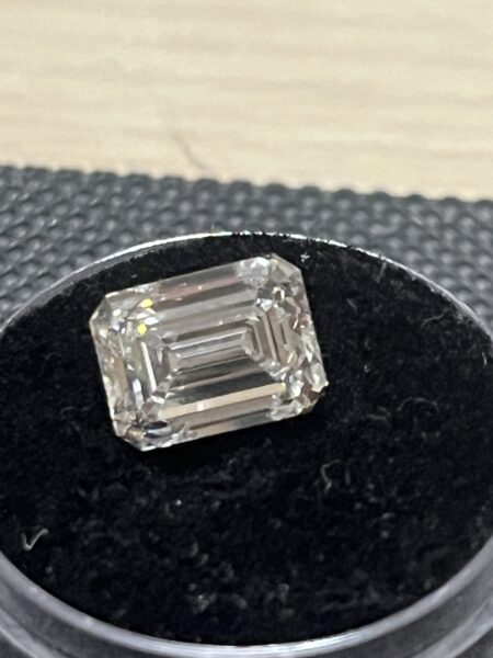 IGI 4.09 Carat G VS2 Emerald Lab Grown Diamond Loose Diamond - Image 6