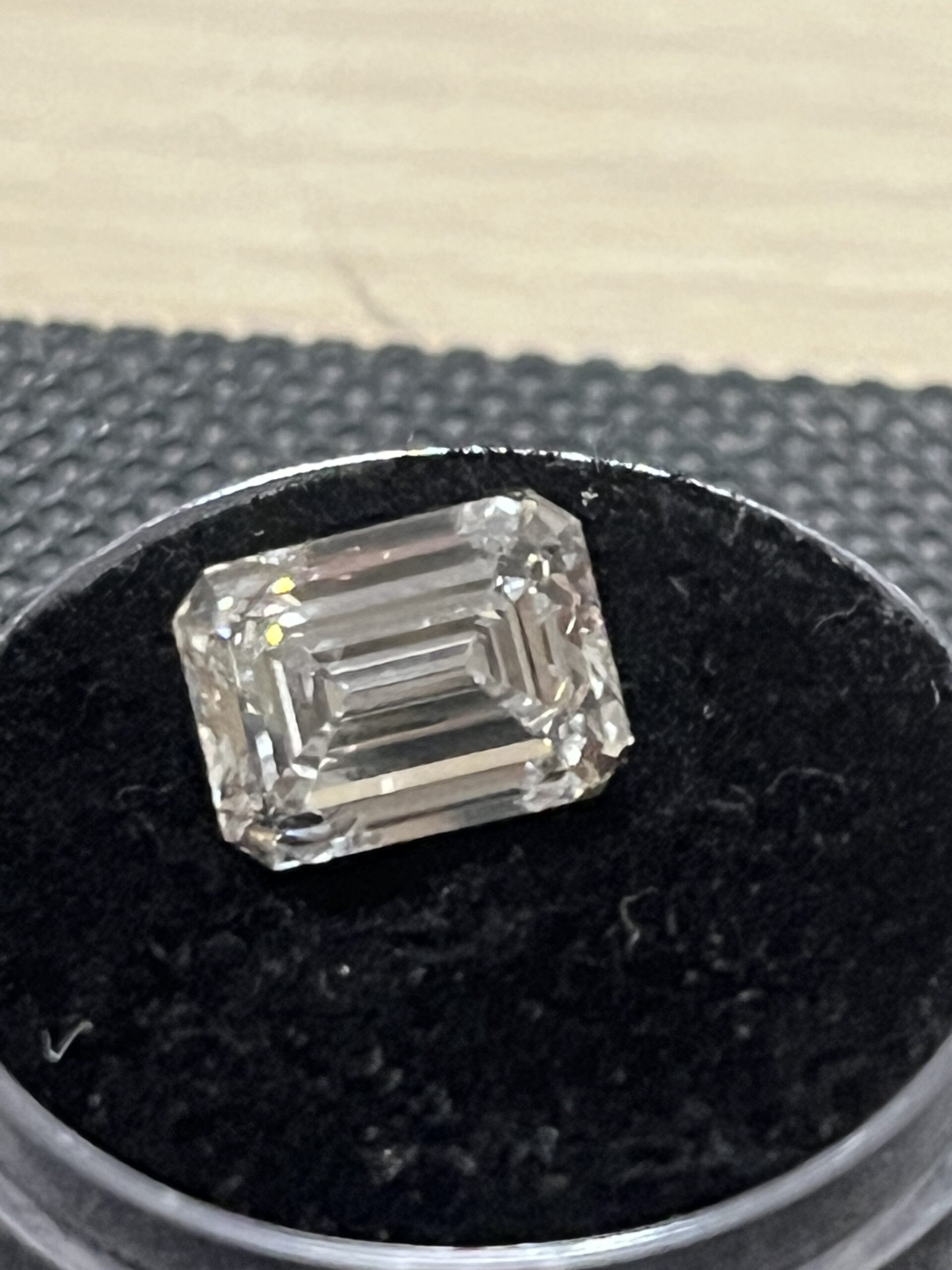 IGI 4.09 Carat G VS2 Emerald Lab Grown Diamond Loose Diamond - Image 6