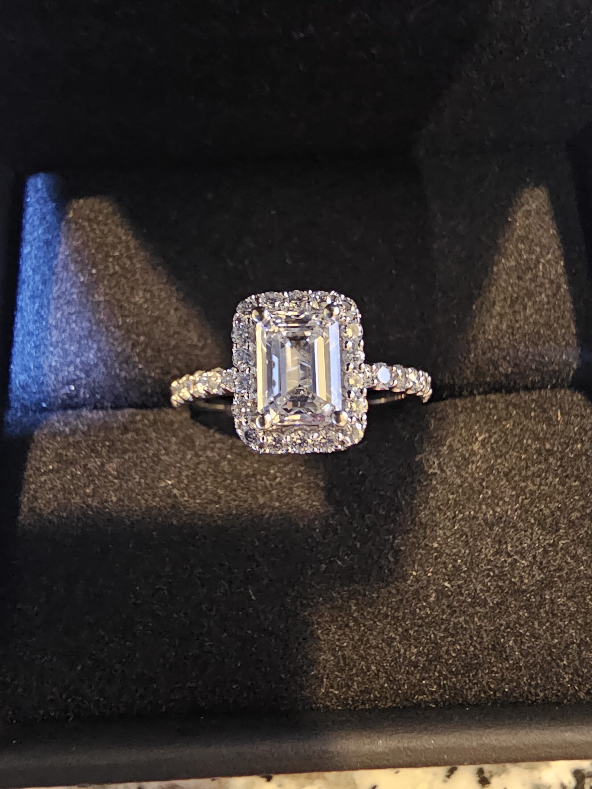 Not Sure/Unknown 1.5 Carat E VS2 Emerald Lab Grown Diamond Ring - Image 5