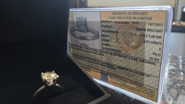 IGI 3.03 Carat E VS1 Round Lab Grown Diamond Ring - Image 1