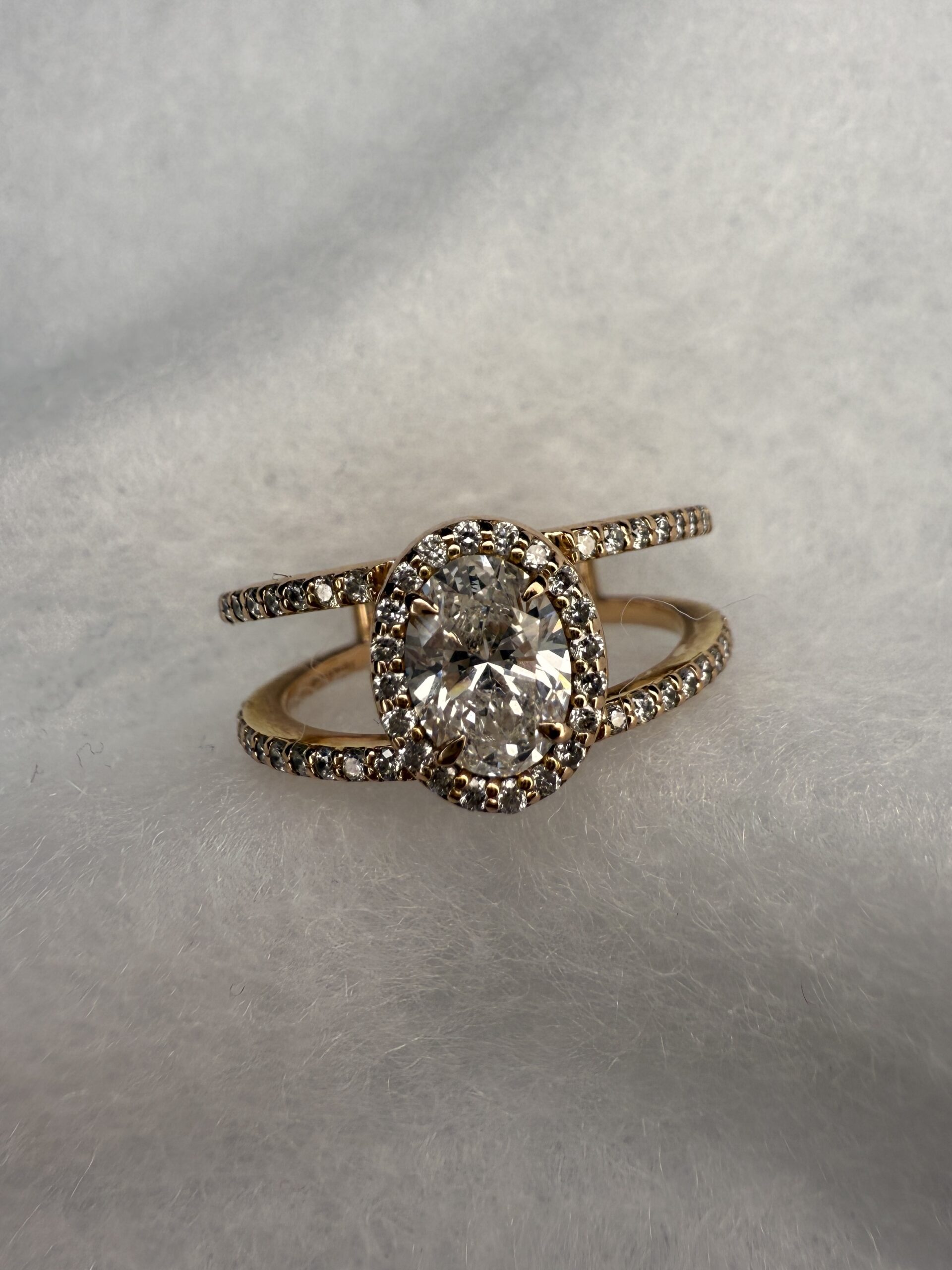 IGI .75 Carat E VS1 Oval Lab Grown Diamond Ring - Image 3