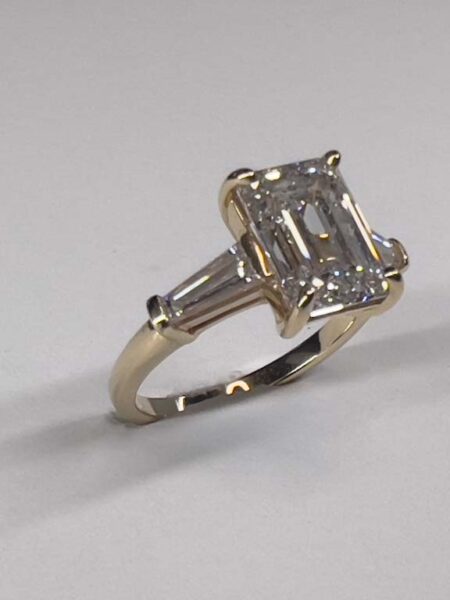 IGI 2.92 Carat G VVS2 Emerald Lab Grown Diamond Ring - Image 16