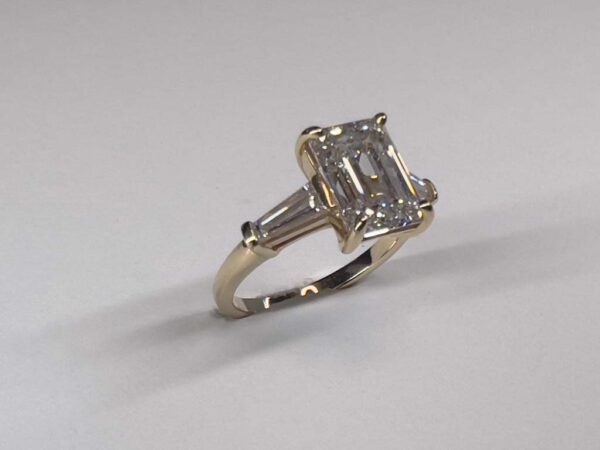 IGI 2.92 Carat G VVS2 Emerald Lab Grown Diamond Ring - Image 16
