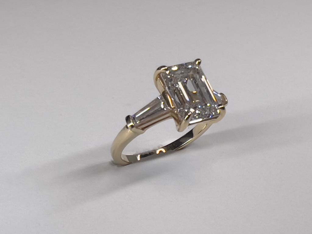 IGI 2.92 Carat G VVS2 Emerald Lab Grown Diamond Ring - Image 16
