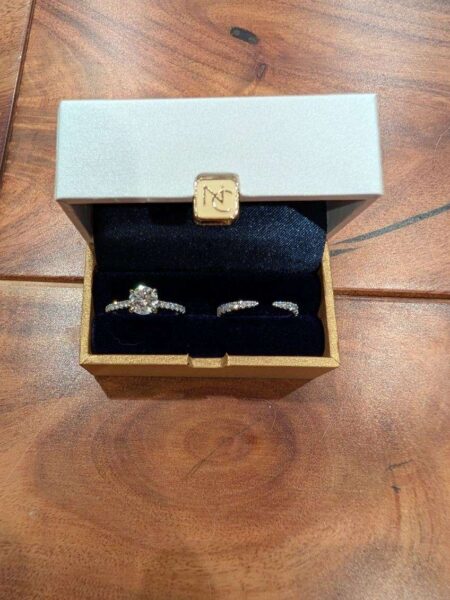 IGI 1.0 Carat E VS1 Round Lab Grown Diamond Ring - Image 3