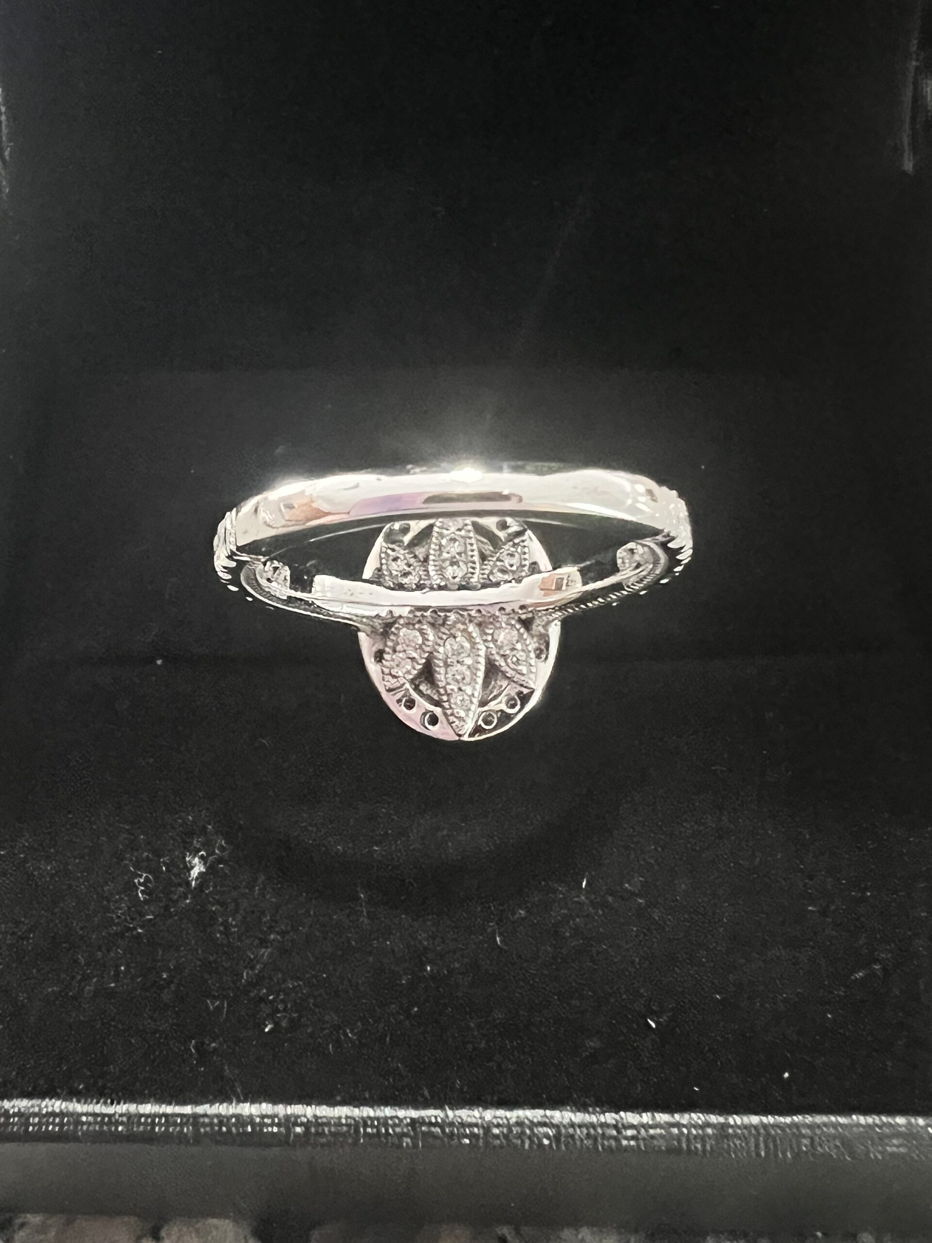 IGI 4 Carat F VS1 Oval Lab Grown Diamond Ring - Image 5