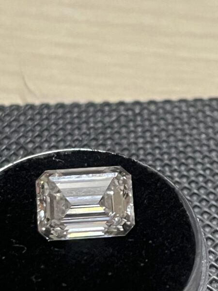 IGI 4.09 Carat G VS2 Emerald Lab Grown Diamond Loose Diamond - Image 8