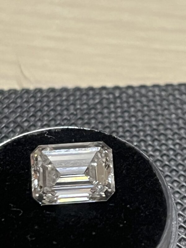 IGI 4.09 Carat G VS2 Emerald Lab Grown Diamond Loose Diamond - Image 8