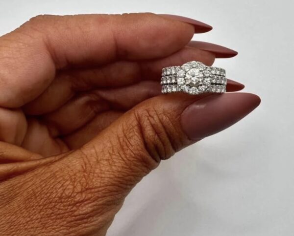 2.25 Carat I I1 Round Natural Diamond Ring - Image 9