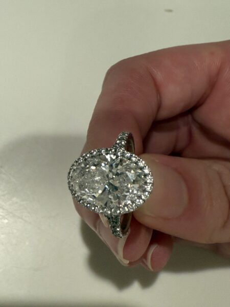 IGI 3.03 Carat D VVS2 Oval Lab Grown Diamond Ring - Image 6