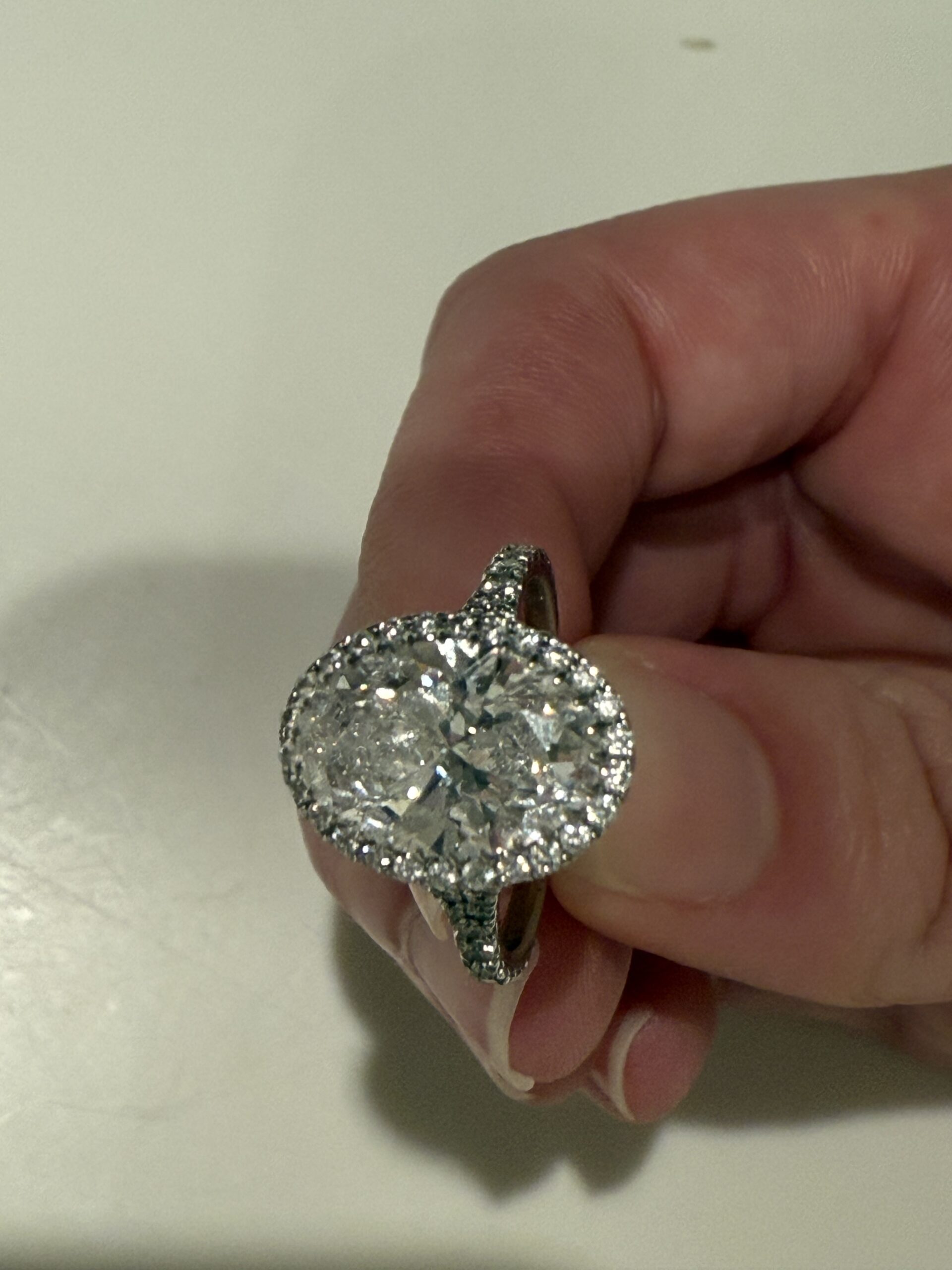 IGI 3.03 Carat D VVS2 Oval Lab Grown Diamond Ring - Image 6