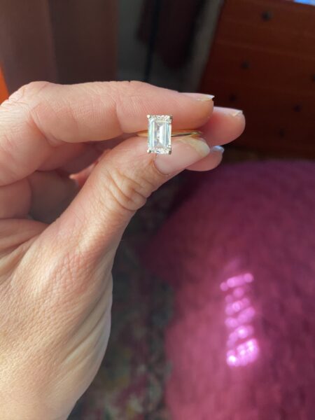 1.5 Carat H VVS2 Emerald Lab Grown Diamond Ring - Image 2