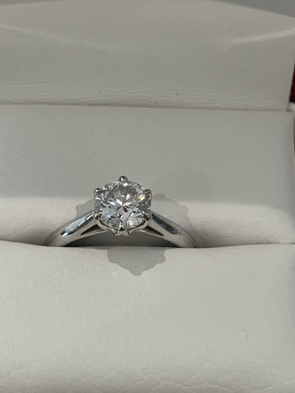 1.03 Carat D VVS2 Round Lab Grown Diamond Ring - Image 8