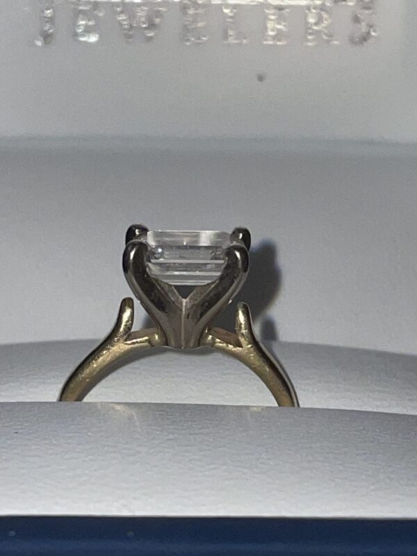 IGI 1.5 Carat H VS2 Emerald Lab Grown Diamond Ring - Image 2