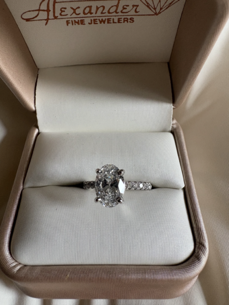 IGI 2.07 Carat E VS1 Oval Lab Grown Diamond Ring - Image 6