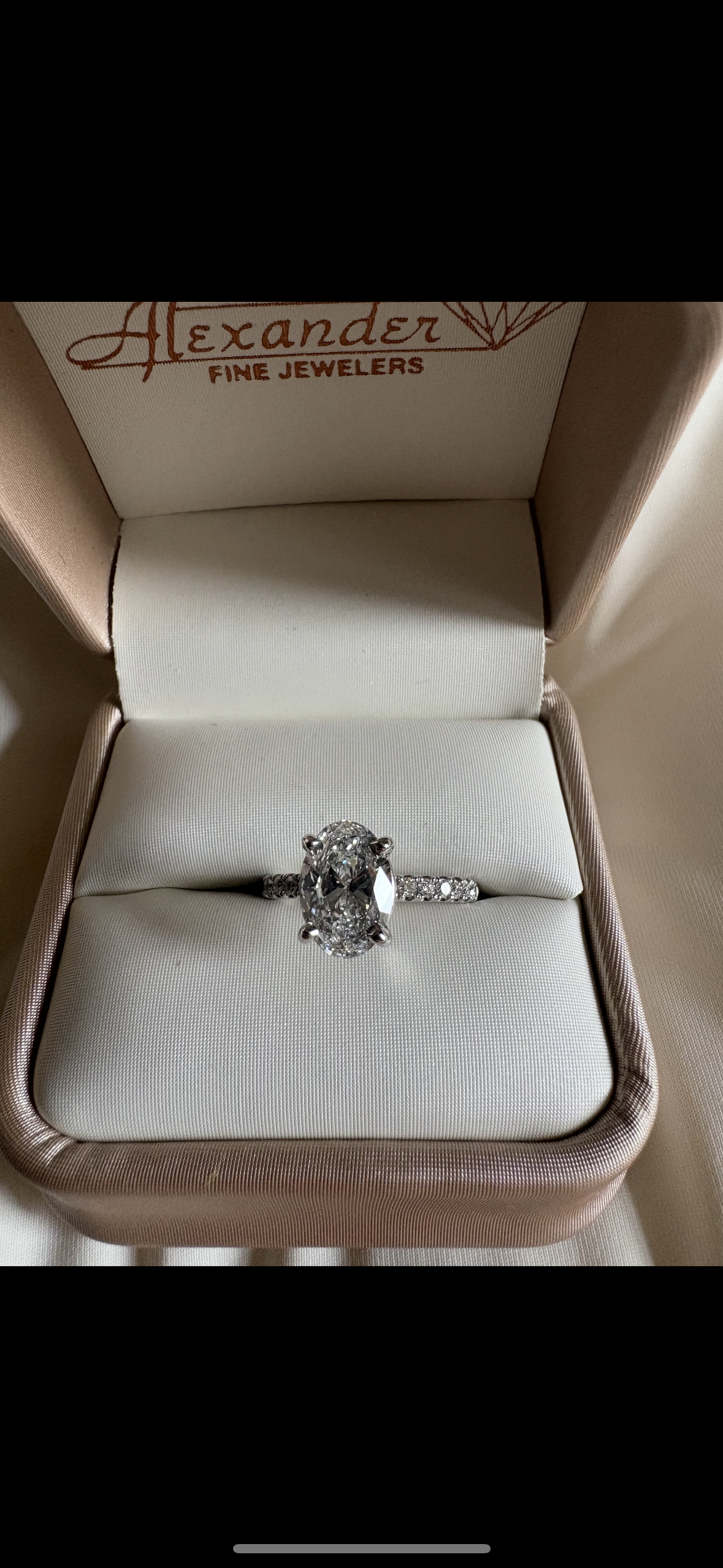 IGI 2.07 Carat E VS1 Oval Lab Grown Diamond Ring - Image 6