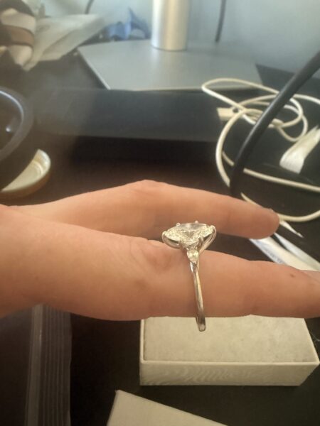 2.41 Carat G VS1 Oval Lab Grown Diamond Ring - Image 2
