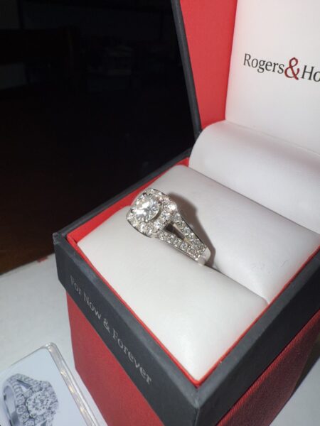 IGI 1.25 Carat I SI1 Round Lab Grown Diamond Ring