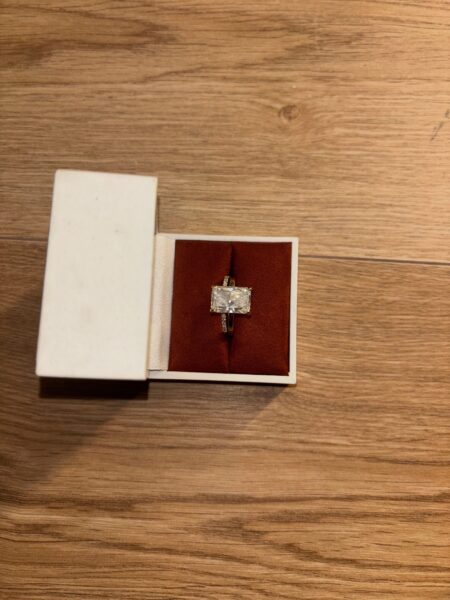 IGI 5.05 Carat F VS1 Radiant Lab Grown Diamond Ring - Image 6