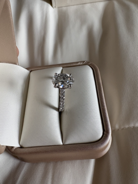 IGI 2.07 Carat E VS1 Oval Lab Grown Diamond Ring - Image 5