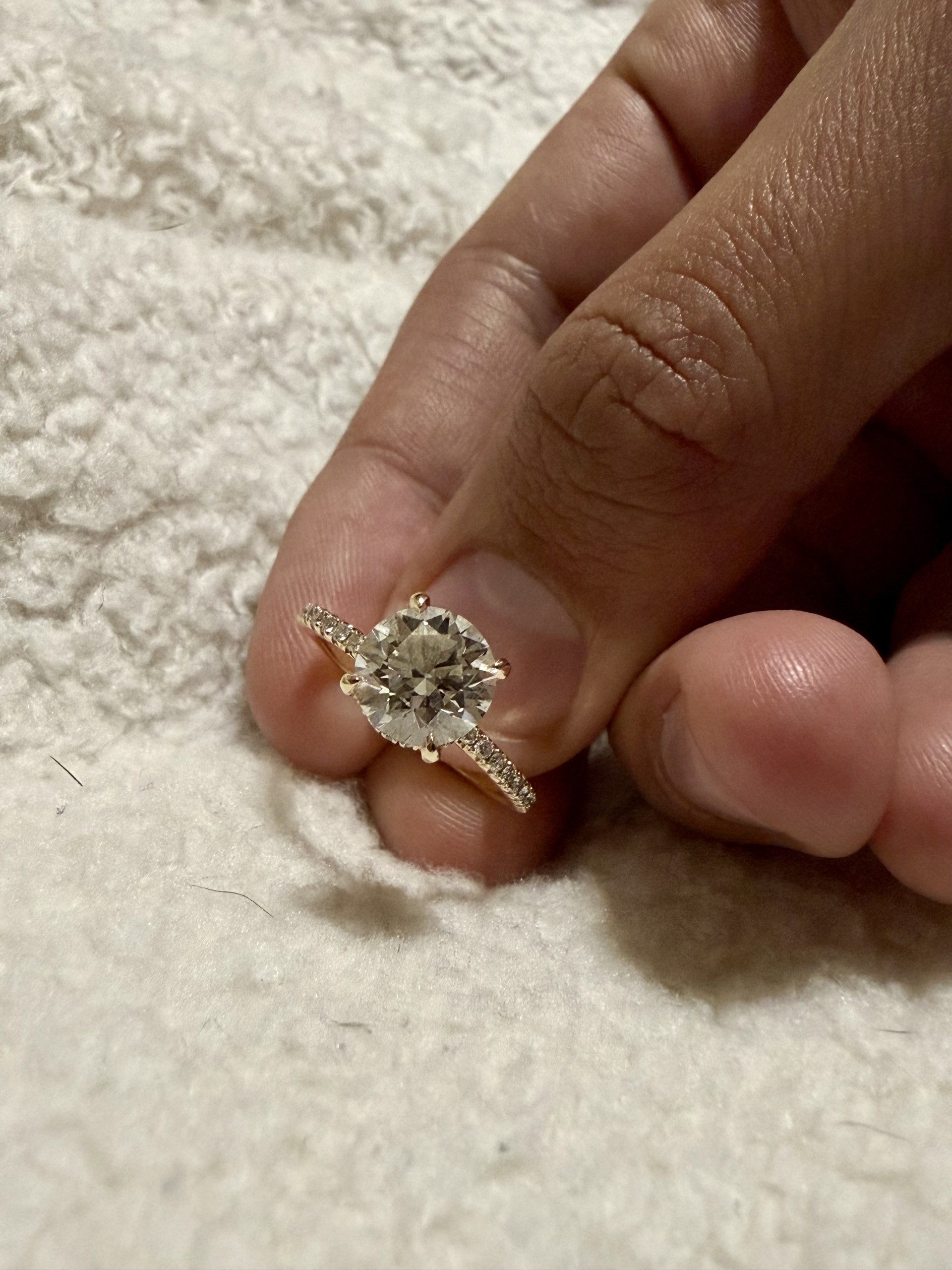 IGI 1.92 Carat E VS2 Round Lab Grown Diamond Ring - Image 1