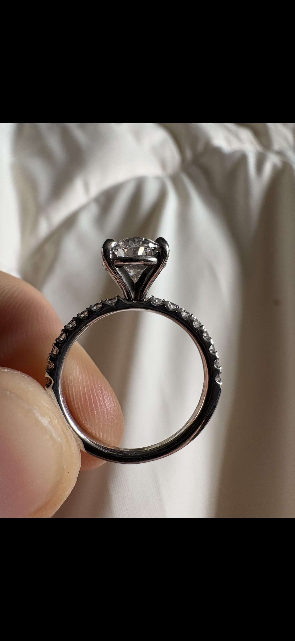 IGI 2.07 Carat E VS1 Oval Lab Grown Diamond Ring - Image 3