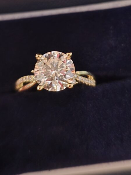 Not Sure/Unknown 2.57 Carat F VVS2 Round Lab Grown Diamond Ring - Image 3