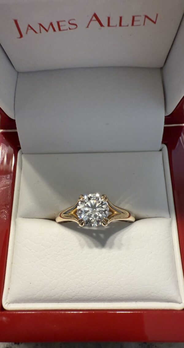 IGI 1.51 Carat G VS1 Round Lab Grown Diamond Ring - Image 16
