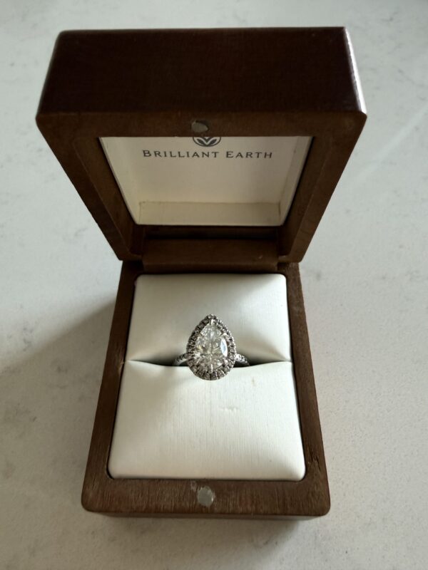 2.04 Carat J VVS2 Pear Lab Grown Diamond Ring - Image 2