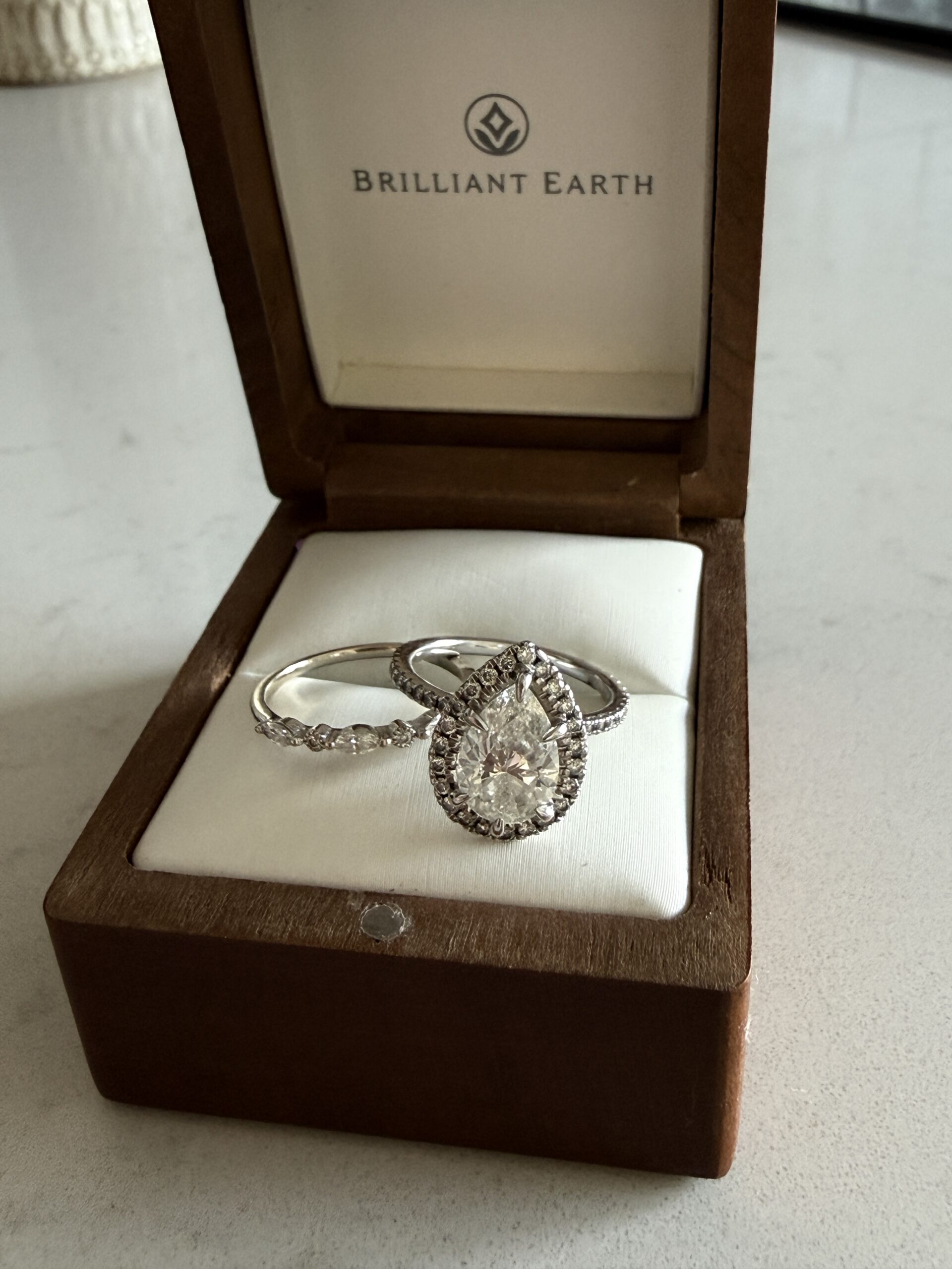 2.04 Carat J VVS2 Pear Lab Grown Diamond Ring - Image 3