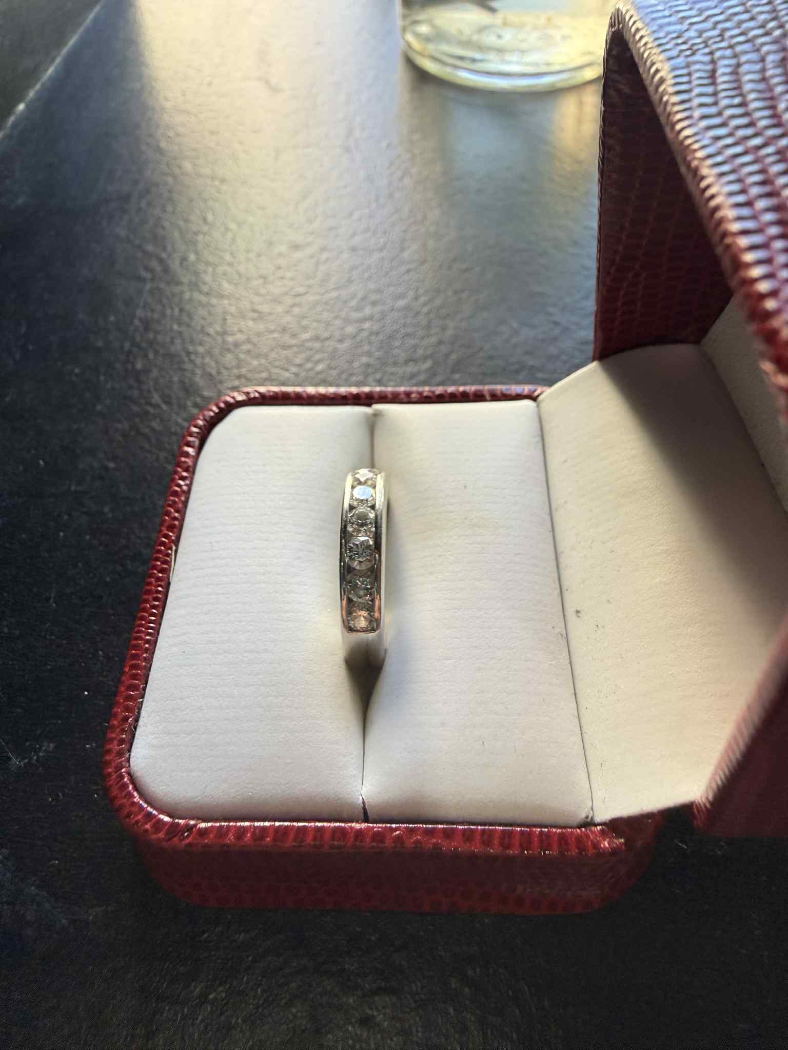 Not Sure/Unknown 1 Carat F VS1 Round Natural Diamond Diamond Ring - Image 4
